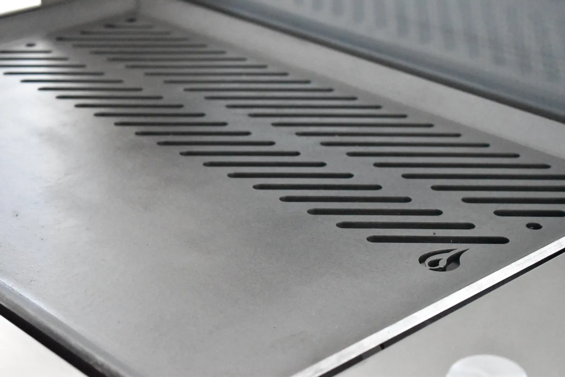 Close view of the Heatlie IGE600 grill plate.
